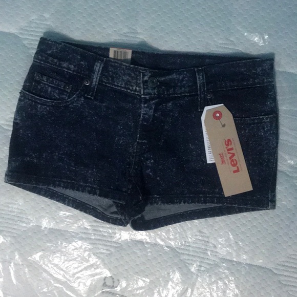 Womens Levi’s Shorts - Picture 1 of 4